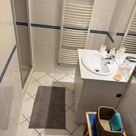 Spacious, 2 3 Beds, Floor & Parking דירה