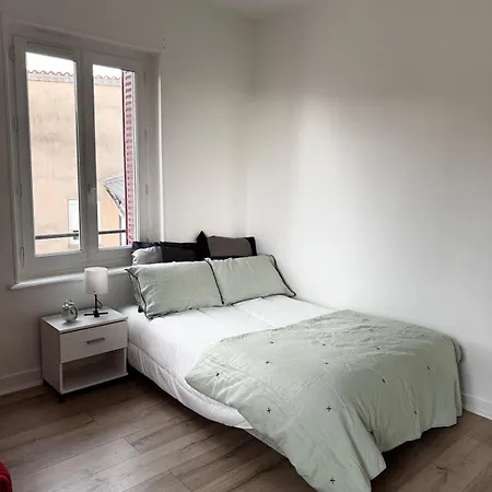 Spacious, 2 3 Beds, Floor & Parking דירה