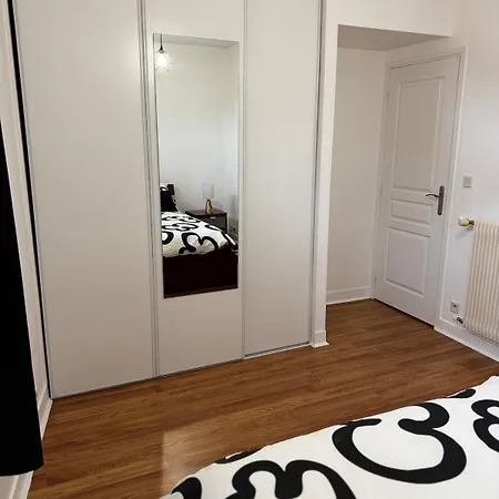 Spacious, 2 3 Beds, Floor & Parking דירה *